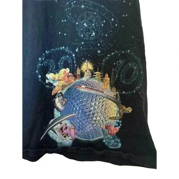 UN TAG SLEEVELESS MD BLUE TOP WITH 2010 OF DISNEY CHARACTERS - Picture 2 of 3